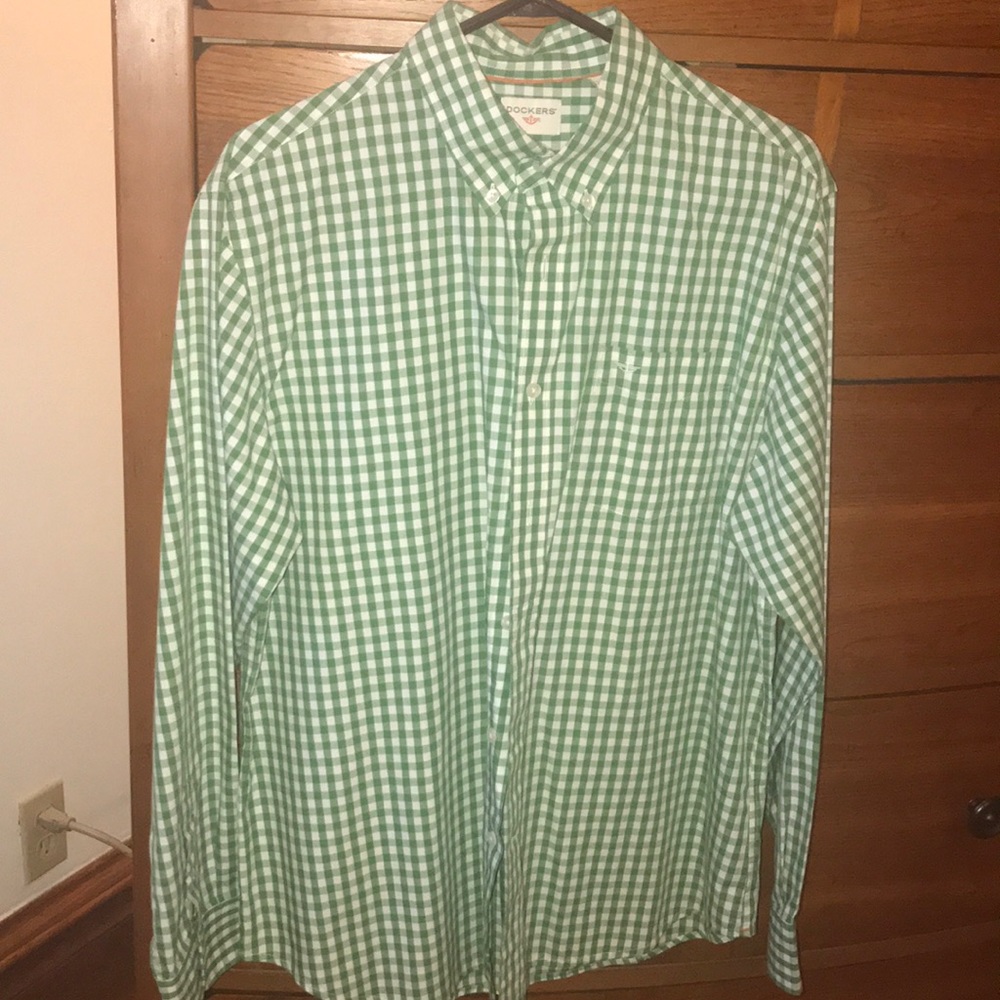 Docker’s men’s dress shirt